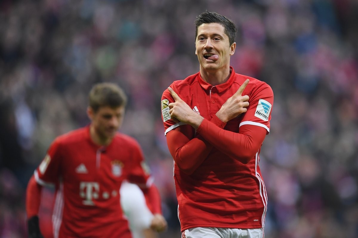 爱游戏官方网站-莱万火力全开，德甲攻击王宝座稳固