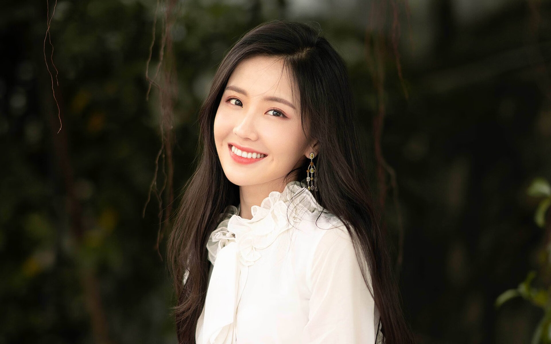 “峡谷穿梭:深山中的极速对抗”,峡谷穿越运动