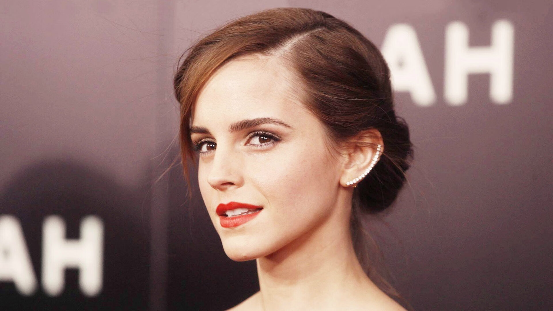 “巅峰对决：两大豪门的豪华对抗”，巅峰对决综艺