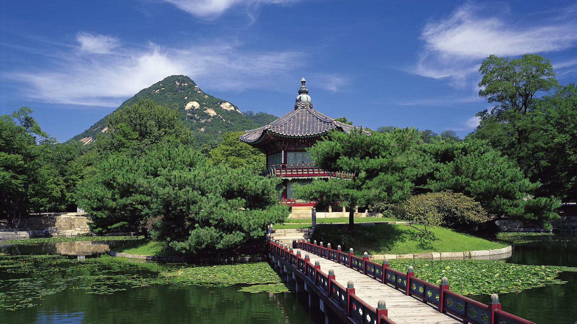 爱游戏体育平台-冬季雪地摩托竞速，激情燃烧在北国边疆，雪地摩托赛事