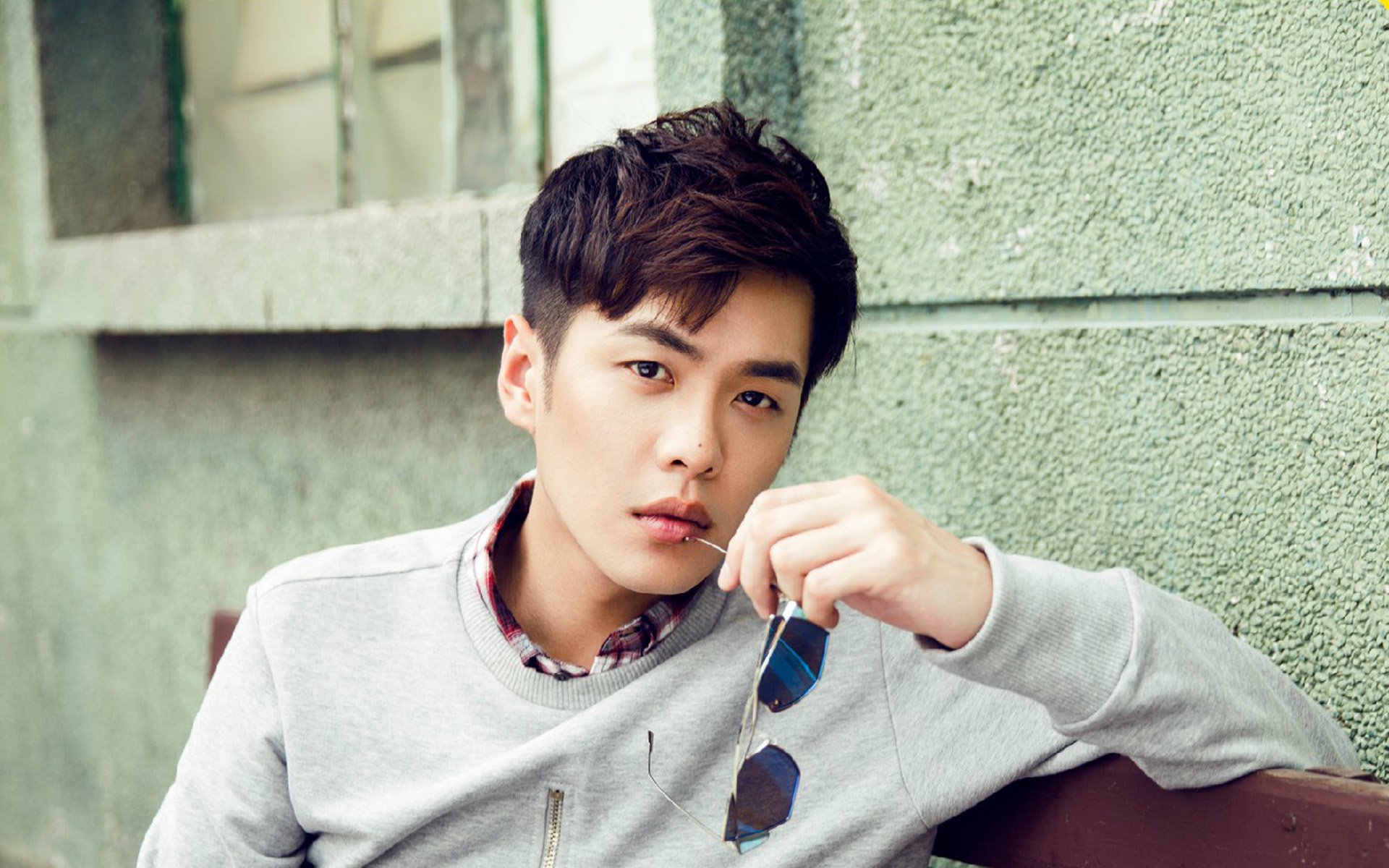 中国足球产业链多元发展,经济效益显著,足球产业发展分析