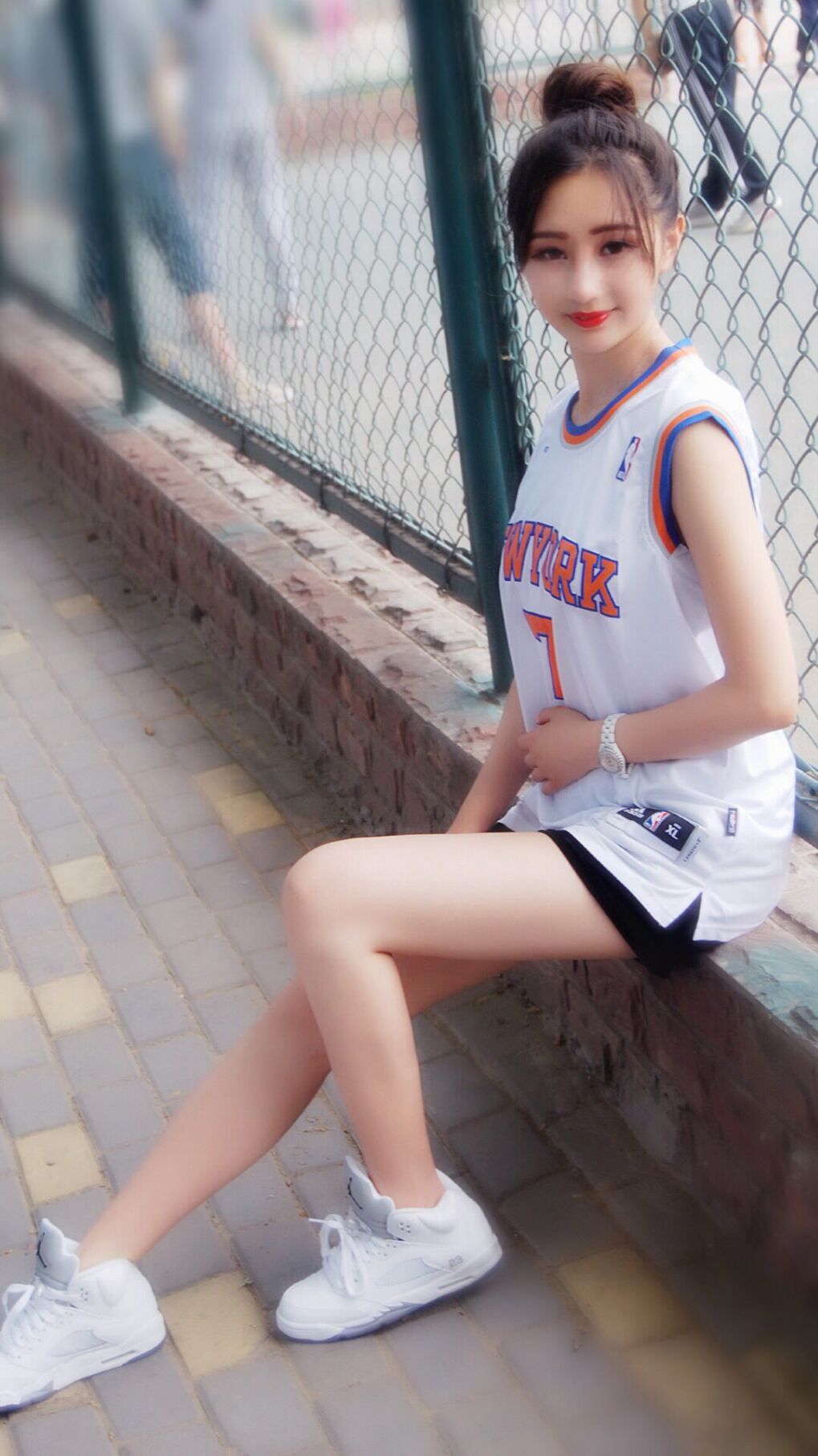 AYX官网-巴萨中场大将复出，球队整体实力得到提升，巴萨中场球员