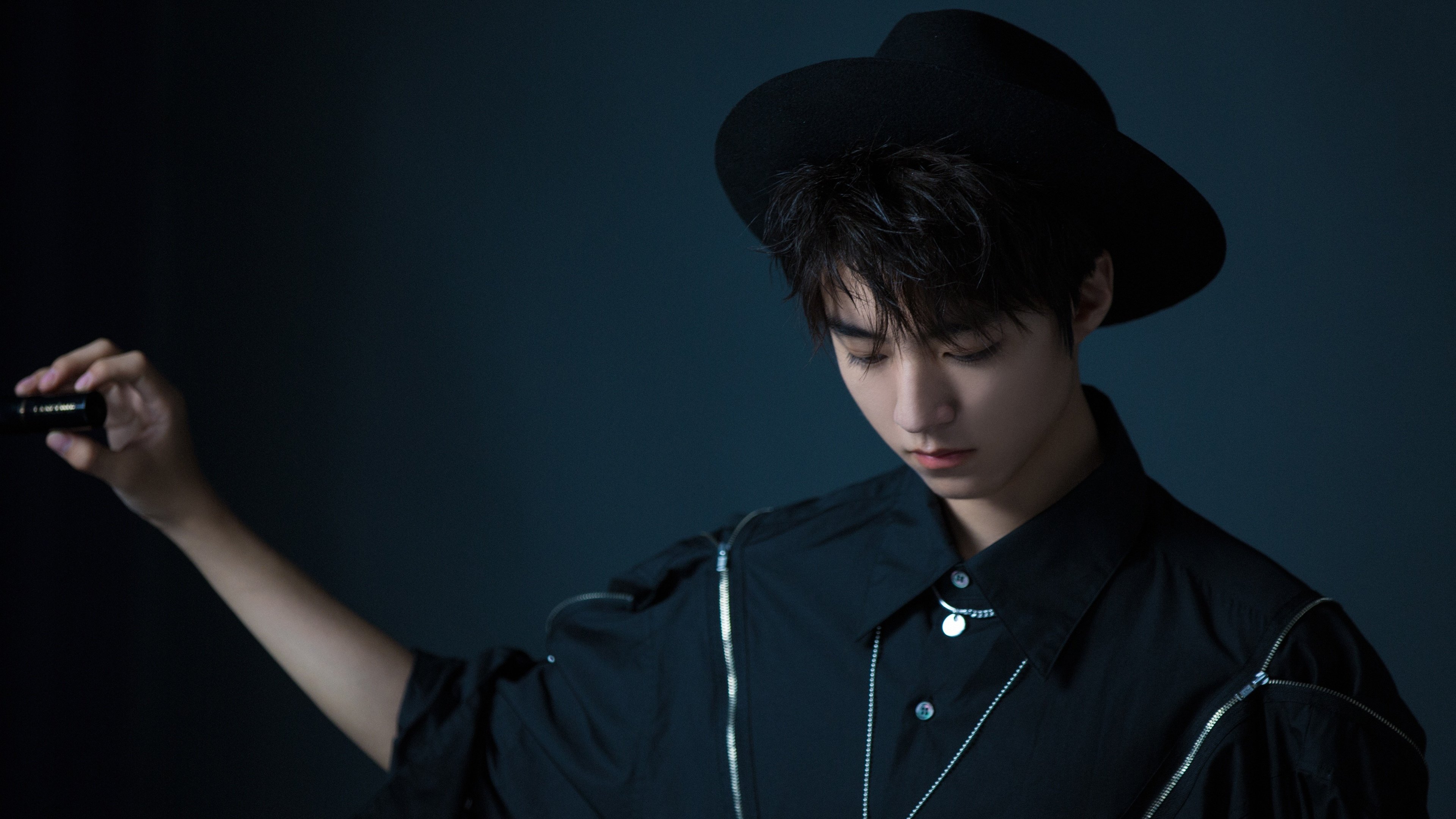 爱游戏平台-德尚续约法国国家队主教练至2026年，法国队长德尚