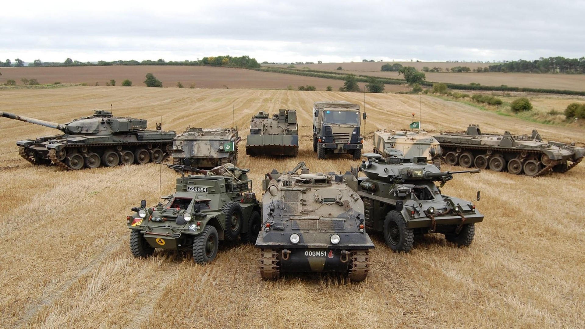 “AI越位+裁判头戴摄像:技术革新引发热议”