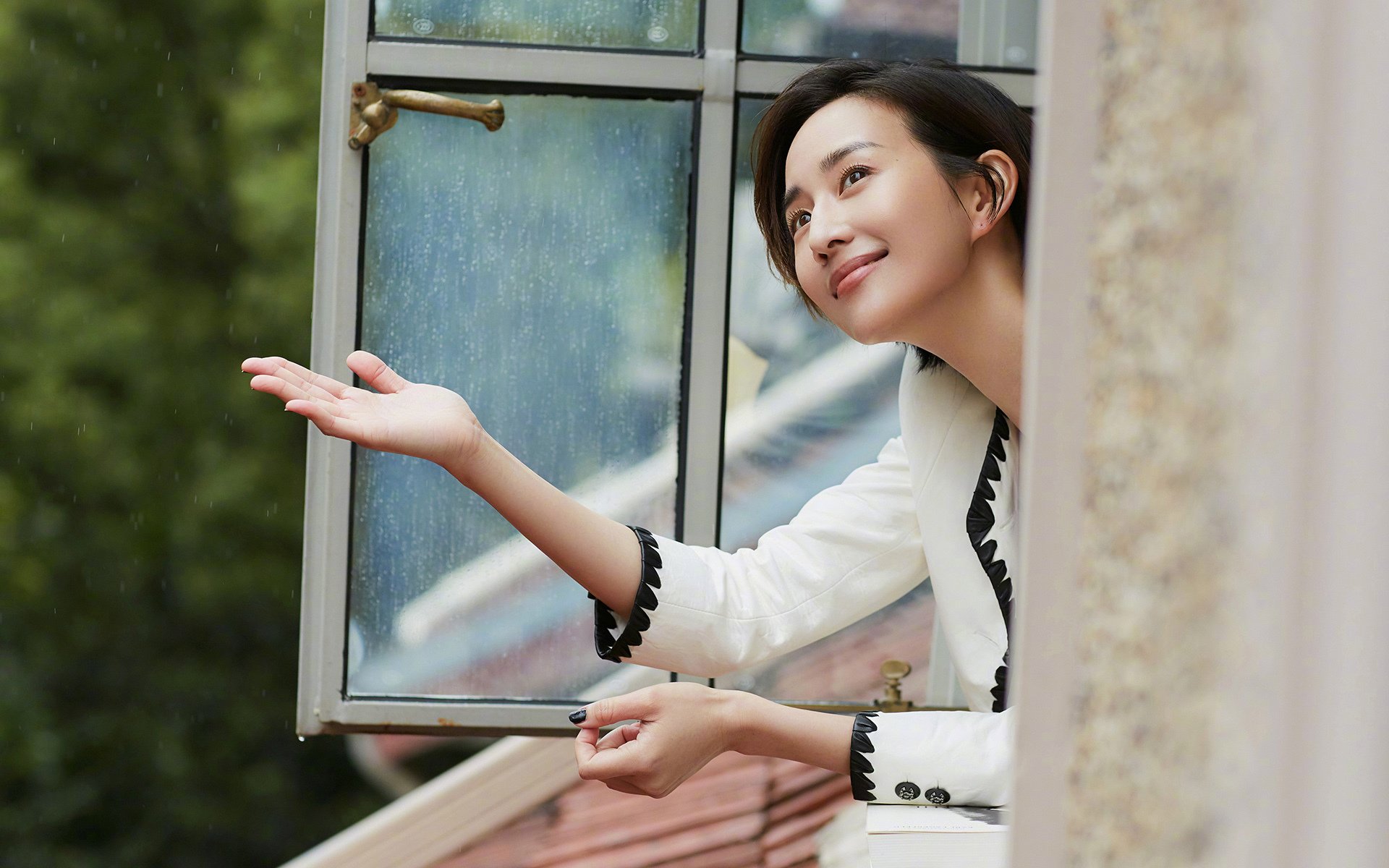 球员个人品牌建设加强，商业代言成收入新来源，每个球星代言的品牌